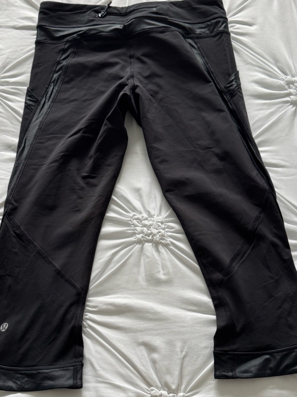 lululemon athletica Black and White Logo Active bottom. - Picture 3 of 7